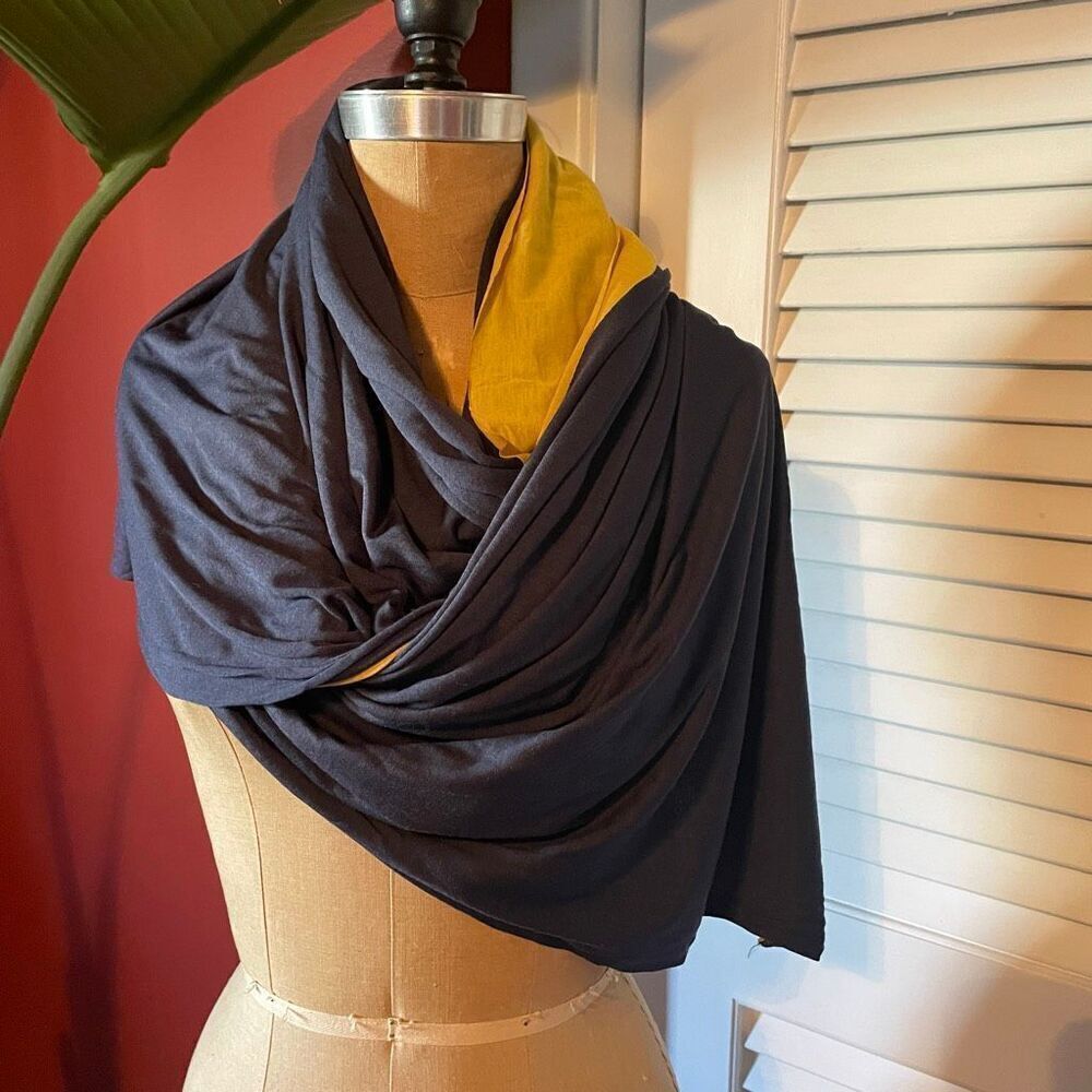 PUROTATTO | reversible navy gold scarf - Picture 9 of 9